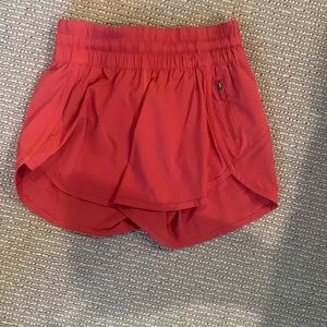 Lululemon Tracker Shorts - Color Razzle
